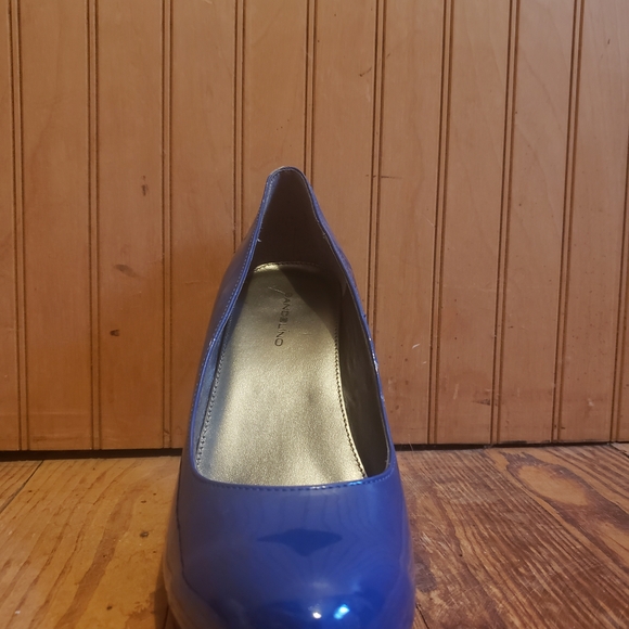 Bandolino Blue Patent Round-Toe Pumps - Picture 4 of 5